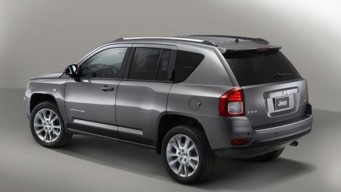Jeep maakt in Parijs ruimte om special editions te introduceren. Zo beleeft de Grand Cherokee SRT Limited Edition zijn debuut, staat de Jeep Wrangler Moab in de schijnwerpers en wordt de Jeep Compass 