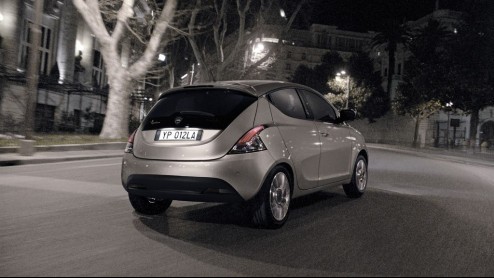 Lancia heeft het leveringsprogramma van de Ypsilon nog eens tegen het licht gehouden en komt met een nieuwe vanafprijs n een aantrekkelijke Silver Plus uitvoering waarvoor slechts 240 euro extra word