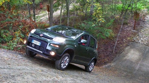 Sinds jaar en dag is de Fiat Panda in allerlei smaken verkrijgbaar. In navolging van zijn voorgangers levert Fiat binnenkort ook weer een stoere Panda 4x4 en een Panda Natura Power op aardgas. Nieuw i