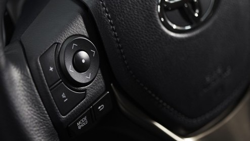 Dat hij er aan zat te komen wisten we al, maar nu heeft Toyota dan echt officieel de nieuwe RAV4 onthuld. Het model heeft zich nog meer het karakter van een compacte SUV aangemeten en hij staat vanaf 