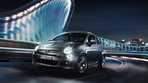 Stel je bent op zoek naar een sportief getinte Fiat 500 maar de Abarth 500 is een brug te ver? Dan heeft Fiat vanaf medio 2013 de Fiat 500S als de perfecte tussenmaat.