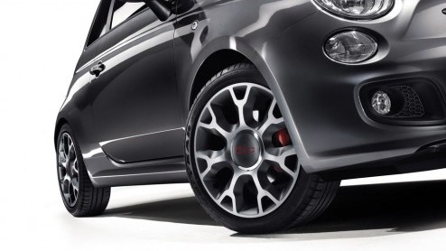Stel je bent op zoek naar een sportief getinte Fiat 500 maar de Abarth 500 is een brug te ver? Dan heeft Fiat vanaf medio 2013 de Fiat 500S als de perfecte tussenmaat.