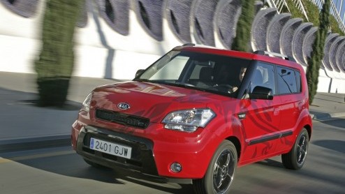 Kia heeft weer twee speciale versies van de Soul bedacht, nog voordat hij een facelift krijgt; de Soul Bass en Soul Beat. Ze zijn exclusief online te bestellen en zijn door hun opvallende details en u