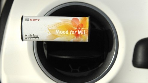 Seat introduceert een autoparfumlijn voor de nieuwe kleine Mii. In samenwerking met Millefiori zijn er drie deuren samengesteld; Flirty, Energetic en Relaxed.
