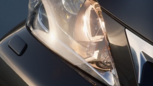 Lexus betreedt de wereld van de compacte middenklasser in het premiumsegment. Met de CT200h hebben de Japanners een antwoord op soortgenoten als de Audi A1, BMW 1 Serie en Volvo. Zij doen dat op hun e