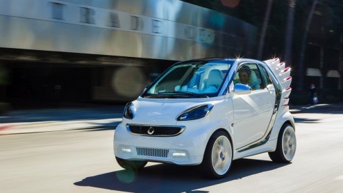 Smart schijnt tijdens op de Los Angeles Motor Show licht op een bijzondere showcar en volgend jaar als limited edition op de markt komt. Hoe speciaal is deze elektrische fortwo? Hij heeft vleugels en 