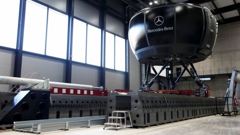 Langzaamaan kunnen we aftellen naar de nieuwe S-Klasse. Dankzij nieuwe binnengedruppelde details weten we dat het nieuwe vlaggenschip van Mercedes-Benz weer bijzondere stappen vooruit zet in comfort e