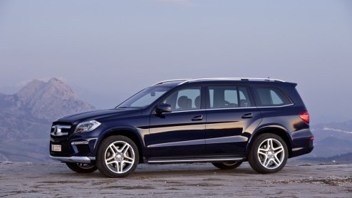 Het doek van de S-Klasse onder de SUVs is er af. Mercedes-Benz heeft de splinternieuwe generatie van de GL aan het publiek voorgesteld, waarin verbruiks- en gewichtreductie hand in hand zijn gegaan m