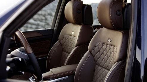 Het doek van de S-Klasse onder de SUVs is er af. Mercedes-Benz heeft de splinternieuwe generatie van de GL aan het publiek voorgesteld, waarin verbruiks- en gewichtreductie hand in hand zijn gegaan m