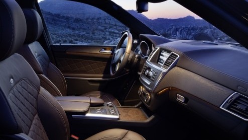 Het doek van de S-Klasse onder de SUVs is er af. Mercedes-Benz heeft de splinternieuwe generatie van de GL aan het publiek voorgesteld, waarin verbruiks- en gewichtreductie hand in hand zijn gegaan m