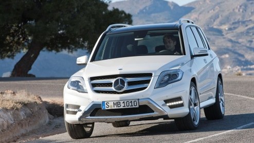 Tegelijkertijd met de introductie van de vernieuwde Mercedes-Benz GLK aan de pers maakt de importeur alle prijzen bekend. Het verfijnde model is voortaan leverbaar vanaf 45.995 euro. Naar keuze is er