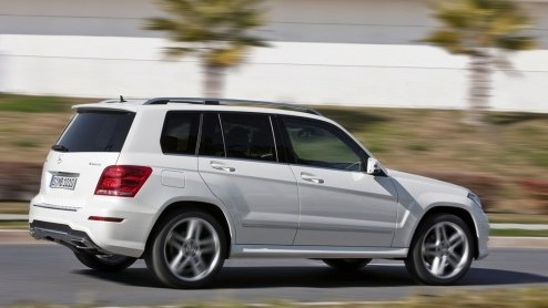 Tegelijkertijd met de introductie van de vernieuwde Mercedes-Benz GLK aan de pers maakt de importeur alle prijzen bekend. Het verfijnde model is voortaan leverbaar vanaf 45.995 euro. Naar keuze is er