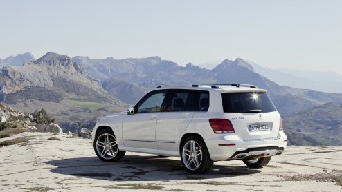 Aftellen naar de vernieuwde GLK hoeft niet meer. Mercedes heeft vandaag alle wetenswaardigheden over het model wereldkundig gemaakt. Kern van de zaak? Minder emissies, meer veiligheid en extra comfort