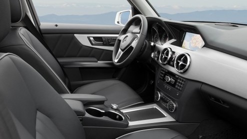 Tegelijkertijd met de introductie van de vernieuwde Mercedes-Benz GLK aan de pers maakt de importeur alle prijzen bekend. Het verfijnde model is voortaan leverbaar vanaf 45.995 euro. Naar keuze is er