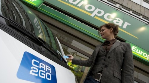Het deelautoprogramma van Daimler 'car2go' gaat opnieuw (wereld)steden veroveren met smartjes. In navolging van Hamburg, Ulm en Dsseldorf zijn per 1 april zo'n duizend fortwo's in Berlijn beschikbaar