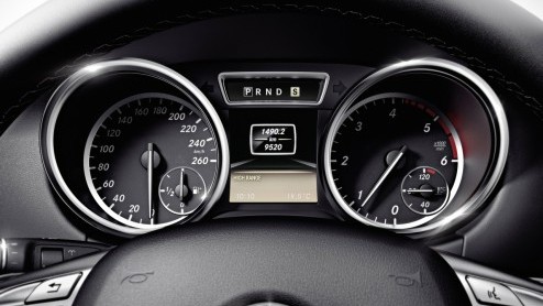 De wederom vernieuwde G-Klasse heeft prijskaartjes gekregen. Mercedes-Benz zet de iconische terreinauto met het eeuwige leven vanaf zo'n 157.000 euro in de prijslijst. Voor de G63 AMG moet 60 mille ex