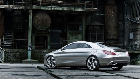 Volgende week presenteert Mercedes-Benz op de autotentoonstelling in Peking een vrijwel productierijp studiemodel, de Concept Style Coup. De auto is een voorbode van de nieuwe vierdeurscoup die geba