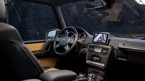 De wederom vernieuwde G-Klasse heeft prijskaartjes gekregen. Mercedes-Benz zet de iconische terreinauto met het eeuwige leven vanaf zo'n 157.000 euro in de prijslijst. Voor de G63 AMG moet 60 mille ex