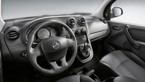 Eerder dan verwacht heet Mercedes-Benz de Citan bestelauto onthuld. En wel op de Nederlandse BedrijfsautoRAI, in een 'black box'. De op de Renault Kangoo gebaseerde bedrijfswagen heeft zoals verwacht