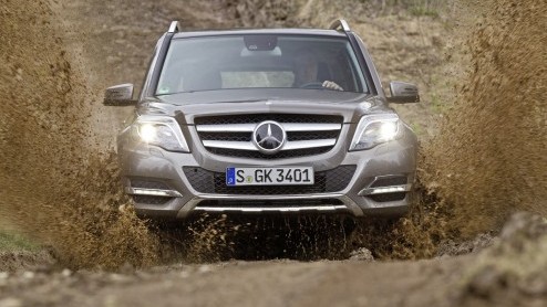 Wat is dat toch met de Mercedes-Benz GLK? Bouw je een stoere, compacte Gelnde in de geest van de legendarische G-Klasse, wil bijna niemand 'm (in Nederland) hebben! Onlangs is de compacte SUV verni