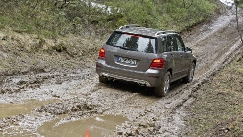 Wat is dat toch met de Mercedes-Benz GLK? Bouw je een stoere, compacte Gelnde in de geest van de legendarische G-Klasse, wil bijna niemand 'm (in Nederland) hebben! Onlangs is de compacte SUV verni