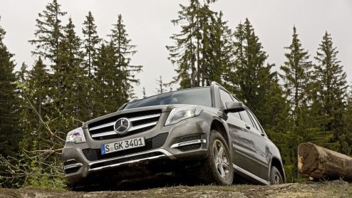 Wat is dat toch met de Mercedes-Benz GLK? Bouw je een stoere, compacte Gelnde in de geest van de legendarische G-Klasse, wil bijna niemand 'm (in Nederland) hebben! Onlangs is de compacte SUV verni