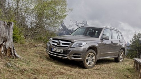 Wat is dat toch met de Mercedes-Benz GLK? Bouw je een stoere, compacte Gelnde in de geest van de legendarische G-Klasse, wil bijna niemand 'm (in Nederland) hebben! Onlangs is de compacte SUV verni