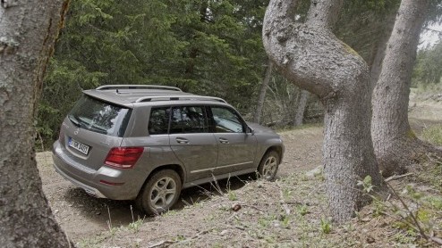 Wat is dat toch met de Mercedes-Benz GLK? Bouw je een stoere, compacte Gelnde in de geest van de legendarische G-Klasse, wil bijna niemand 'm (in Nederland) hebben! Onlangs is de compacte SUV verni