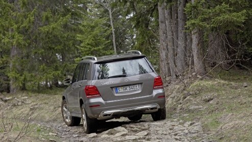 Wat is dat toch met de Mercedes-Benz GLK? Bouw je een stoere, compacte Gelnde in de geest van de legendarische G-Klasse, wil bijna niemand 'm (in Nederland) hebben! Onlangs is de compacte SUV verni