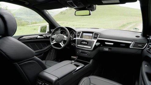 De nieuwe Mercedes-Benz GL heeft zich al laten zien. Vandaag geven de Duitsers alle informatie en beelden vrij van de 'sportieve' topper uit de reeks, de GL 63 AMG met 557 pk. Goedemorgen! Aan het ein
