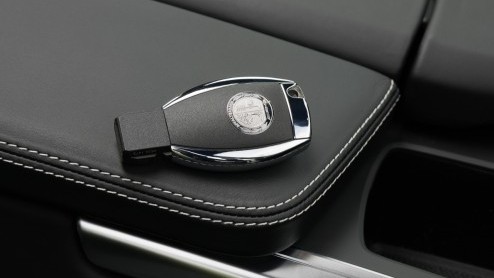 De nieuwe Mercedes-Benz GL heeft zich al laten zien. Vandaag geven de Duitsers alle informatie en beelden vrij van de 'sportieve' topper uit de reeks, de GL 63 AMG met 557 pk. Goedemorgen! Aan het ein