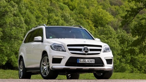 De nieuwe Mercedes-Benz GL heeft zich al laten zien. Vandaag geven de Duitsers alle informatie en beelden vrij van de 'sportieve' topper uit de reeks, de GL 63 AMG met 557 pk. Goedemorgen! Aan het ein