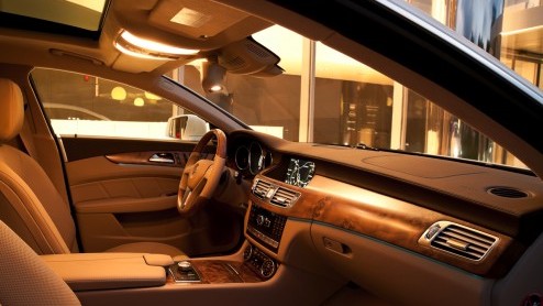Mercedes-Benz heeft al een paar jaar autotentoonstellingen opgeluisterd met een telkens weer anders genoemde coup-stationcar die uiteindelijk CLS Shooting Brake is gaan heten. Om te zien even verru