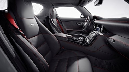 Men neme een Mercedes-Benz SLS AMG, voeg daar 20 pk en nog wat kleine dingen aan toe en je hebt de...SLS AMG GT met 591 pk! En hij gaat in de verkoop. Heftig!