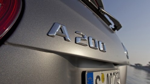 Mercedes-Benz zet in op groei. De nieuwe vijfdeurs A-Klasse geeft de aftrap om in het compacte segment nieuwe rijders aan te spreken en gooit het daarom over een hele andere boeg dan zijn voorganger.