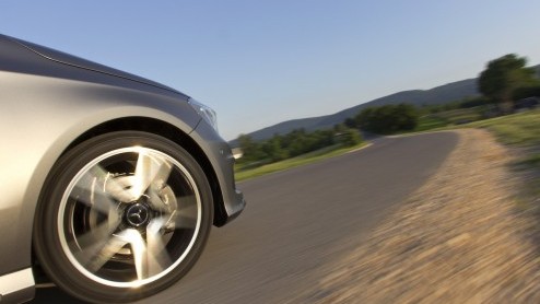 Mercedes-Benz zet in op groei. De nieuwe vijfdeurs A-Klasse geeft de aftrap om in het compacte segment nieuwe rijders aan te spreken en gooit het daarom over een hele andere boeg dan zijn voorganger.