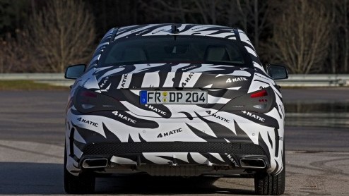 Mercedes-Benz heeft een nieuw type 4MATIC vierwielaandrijving ontwikkeld; bedoeld voor modellen met dwarsgeplaatste motor. Het systeem debuteert op de nieuwe CLA vierdeurscoup en kan zich helemaal ga