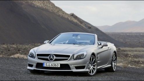 Lichter, krachtiger en zuiniger. De nieuwe Mercedes-Benz SL 63 AMG weet hoe de show te stelen in Genve. Dankzij de 5.5 liter V8 biturbomotor met maximaal 564 pk(!) kun je ook op de weg alle aandacht 