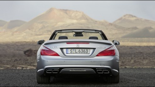 Lichter, krachtiger en zuiniger. De nieuwe Mercedes-Benz SL 63 AMG weet hoe de show te stelen in Genve. Dankzij de 5.5 liter V8 biturbomotor met maximaal 564 pk(!) kun je ook op de weg alle aandacht 