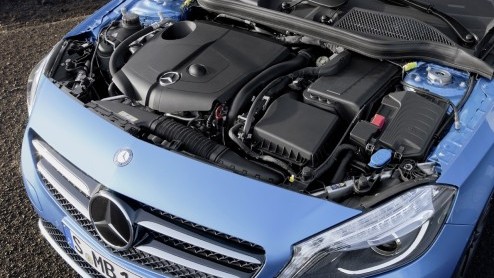 Mercedes-Benz zet in op groei. De nieuwe vijfdeurs A-Klasse geeft de aftrap om in het compacte segment nieuwe rijders aan te spreken en gooit het daarom over een hele andere boeg dan zijn voorganger.