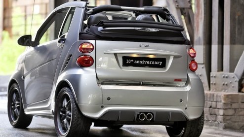 We kennen BRABUS natuurlijk als huistuner van vele Mercedes-Benz modellen, maar sinds alweer tien jaar nemen ze ook met regelmaat smartjes onderhanden. De Duitsers vieren hun jubileum met een exclusie
