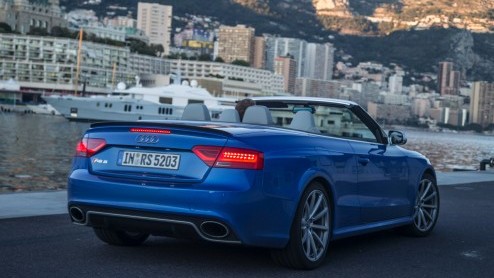 Om het 30-jarig bestaan luister bij te zetten lanceert Quattro GmbH, zeg maar de specials-afdeling van Audi, volgend jaar vier nieuwe modellen. Met de eerste daarvan, de RS 5 Cabriolet, maakten we a
