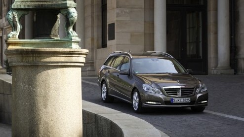 Mercedes-Benz blijft haar modelgamma continu te perfectioneren. Na de facelift van de C-Klasse dient er nu (al) nieuwe motortechniek voor de E-Klasse aan. De Duitsers hebben verse V6- en V8 motoren en
