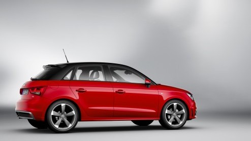 Hij is nu helemaal officieel: de Audi A1 Sportback. Deze nieuwe vijfdeursvariant wordt geleverd met twee zitplaatsen achterin en mag als eerste rekenen op een 1.4 TFSI met cilinderuitschakeling.