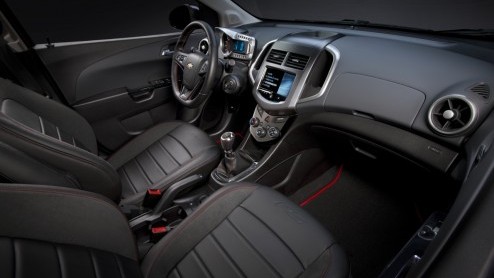 Chevrolet weet wel hoe ze de Aveo de sporen kunnen geven. In Amerika komt de auto, die daar Sonic wordt genoemd, met een 140 pk turbomotor op de markt. Dat schiet lekker op!
