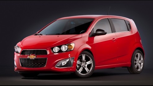 Chevrolet weet wel hoe ze de Aveo de sporen kunnen geven. In Amerika komt de auto, die daar Sonic wordt genoemd, met een 140 pk turbomotor op de markt. Dat schiet lekker op!