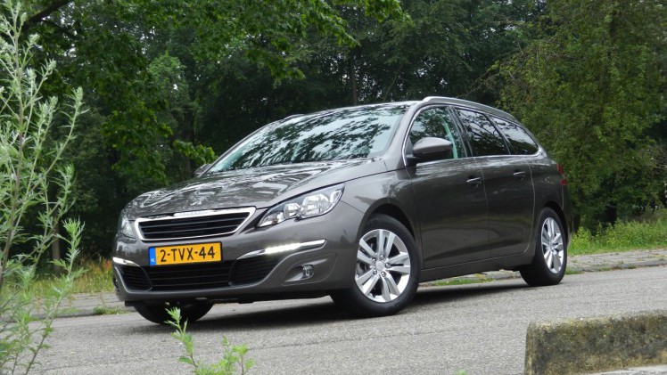 Vergelijking Peugeot 308 SW en Toyota Auris TS hybrid, beiden zakelijk te rijden met 14% bijtelling.