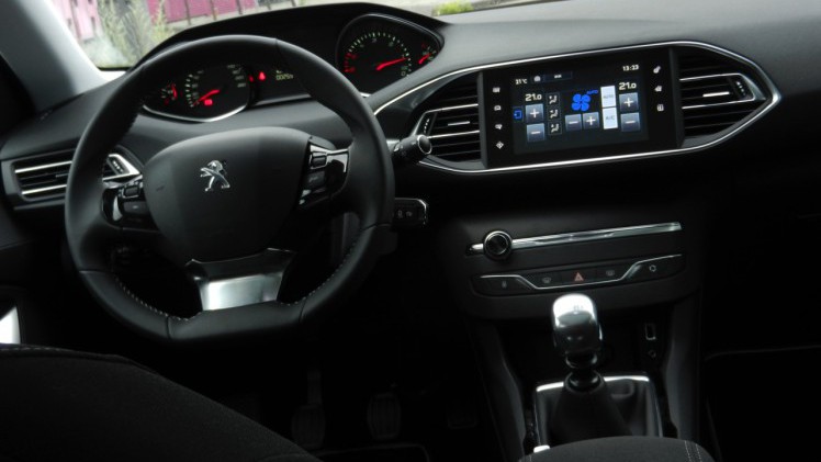 Vergelijking Peugeot 308 SW en Toyota Auris TS hybrid, beiden zakelijk te rijden met 14% bijtelling.