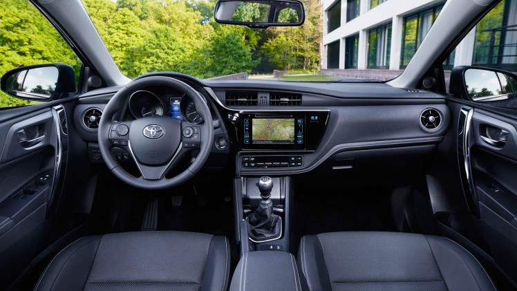 Vergelijking Peugeot 308 SW en Toyota Auris TS hybrid, beiden zakelijk te rijden met 14% bijtelling.