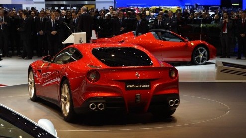 Tussen de honderden gepresenteerde auto's op de Autosalon van Genve 2012 zitten heel wat sportieve n/of vreemde snuiters. Bekijk hier de fotogalerij en geniet. Of oordeel zelf.